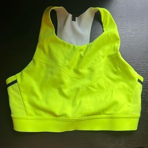 NWOT. brooks high support sports bra 36DD.